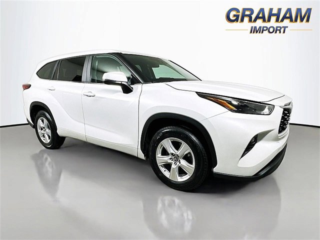 Used 2023 Toyota Highlander LE image 1