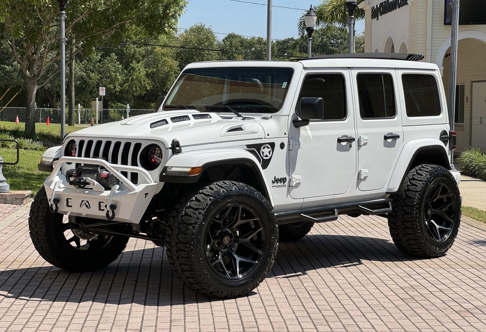 Used 2022 Jeep Wrangler Unlimited Sahara AWD/4WD image 24