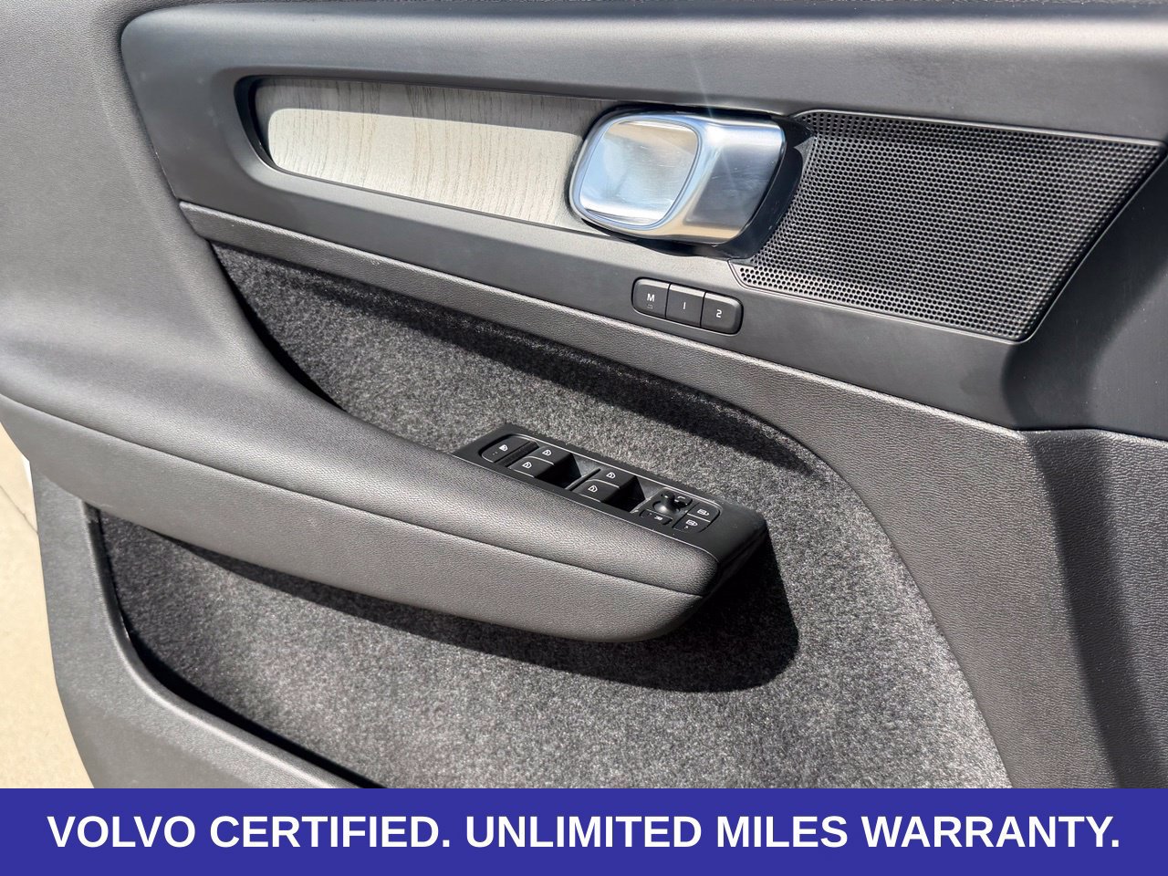 Certified 2024 Volvo XC40 B5 Core AWD/4WD image 30