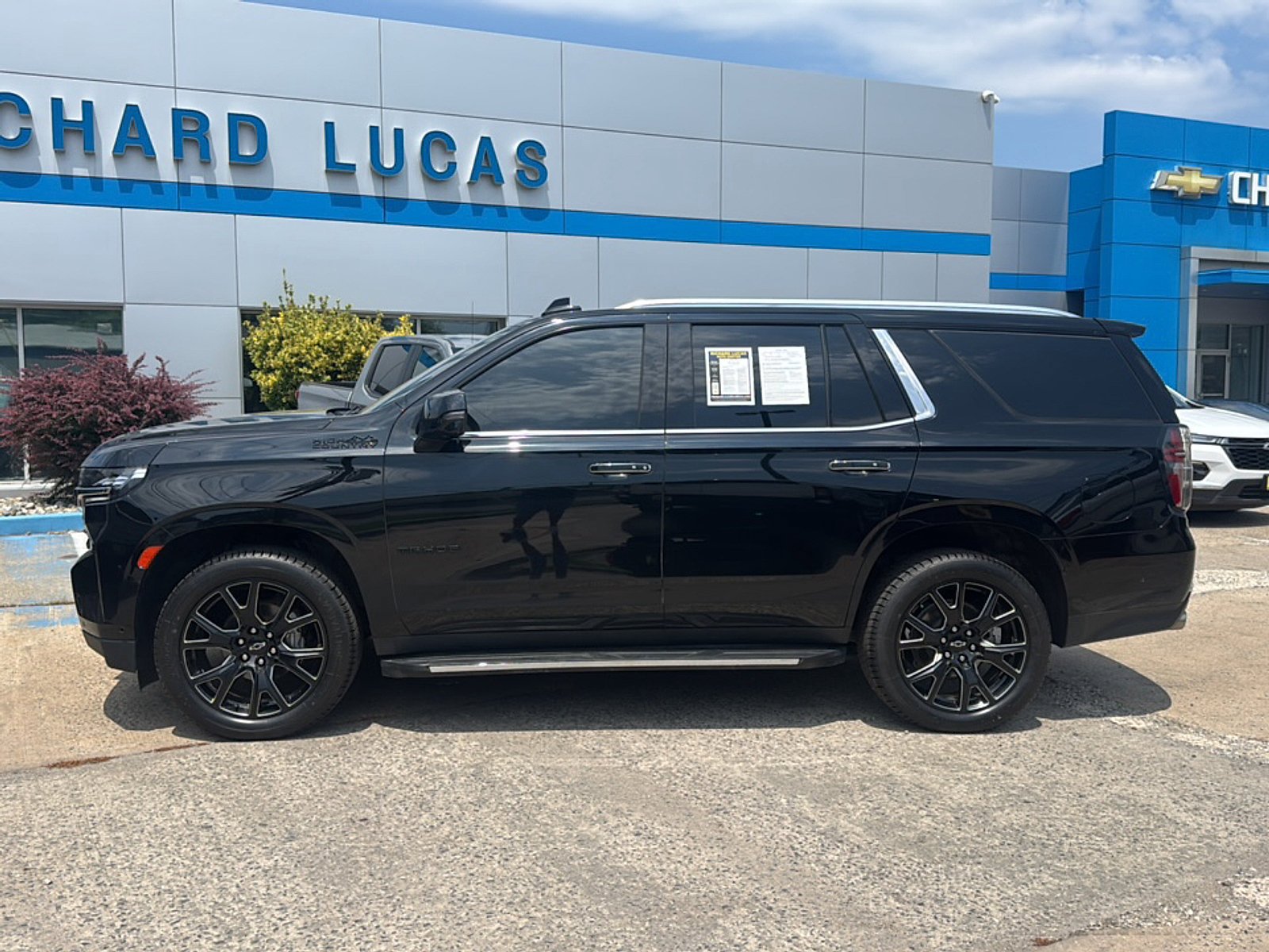 Used 2024 Chevrolet Tahoe High Country w/ Advanced Technology Package AWD/4WD image 8