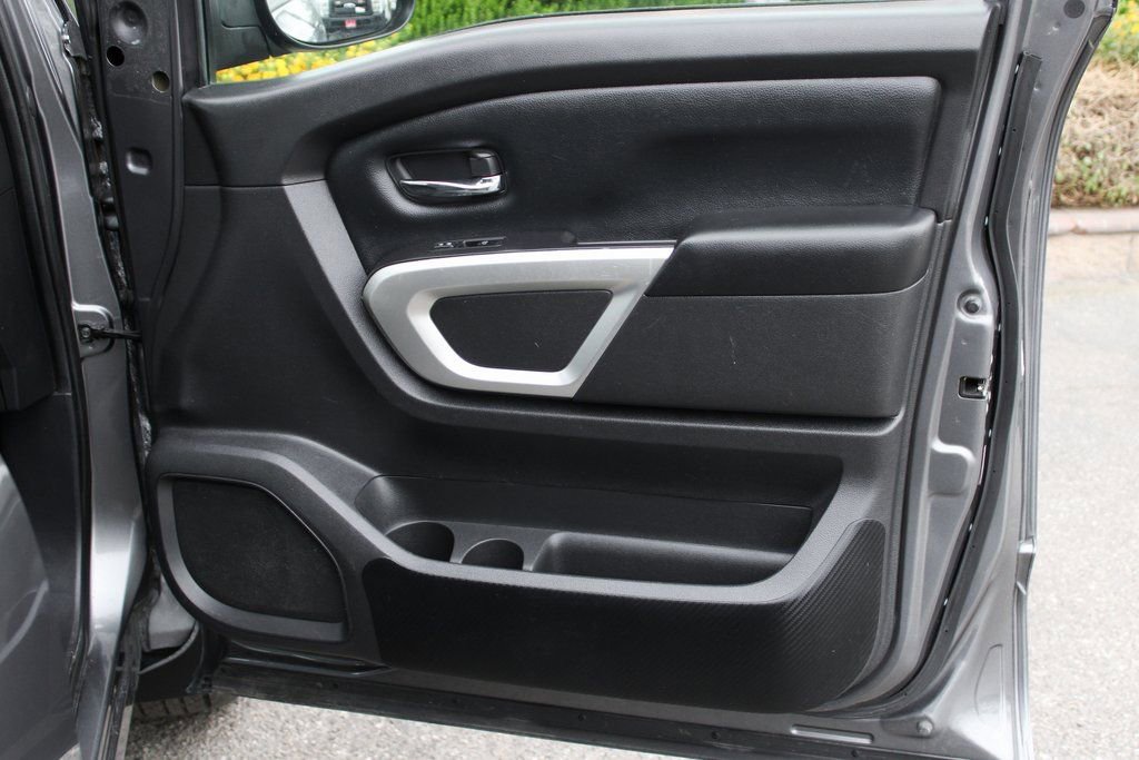 Used 2021 Nissan Titan SV w/ SV Convenience Package image 42