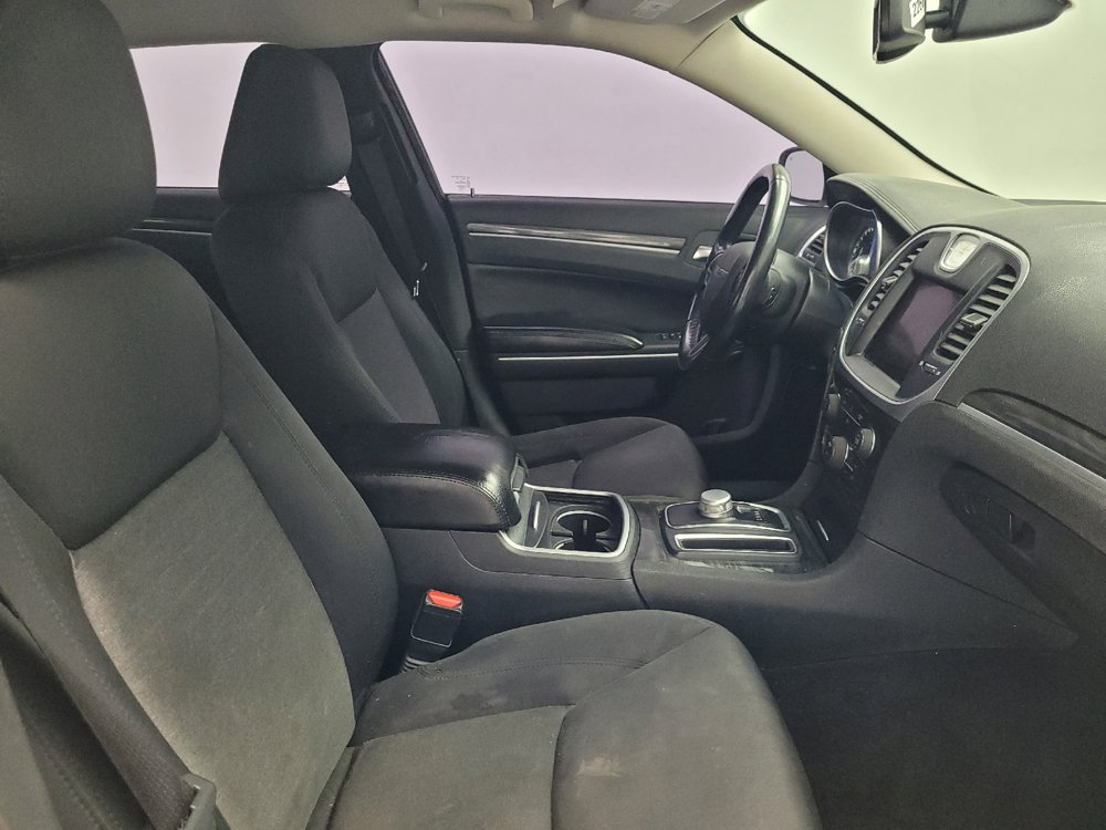 Used 2021 Chrysler 300 Touring w/ Sport Appearance Package RWD image 21