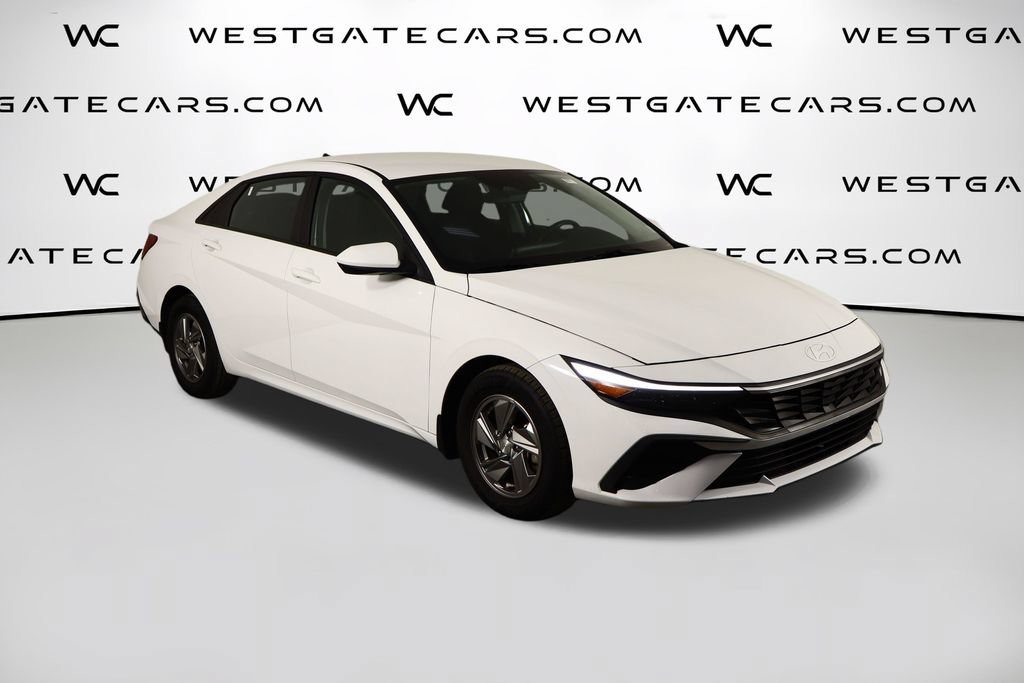 Used 2025 Hyundai Elantra SE FWD image 37