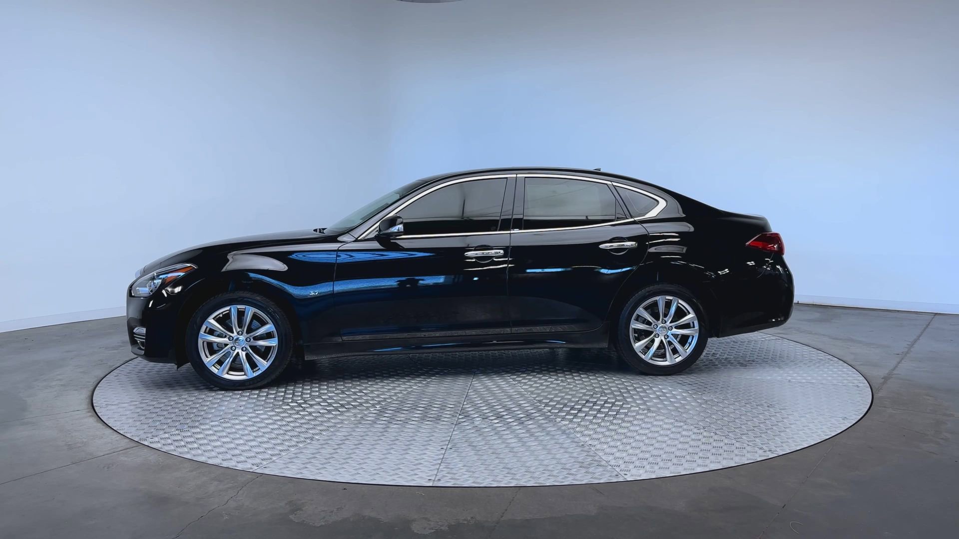 Used 2016 INFINITI Q70 3.7 AWD/4WD image 5