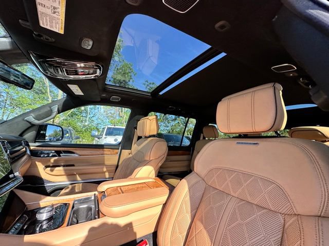 Used 2024 Jeep Grand Wagoneer Series III AWD/4WD image 26
