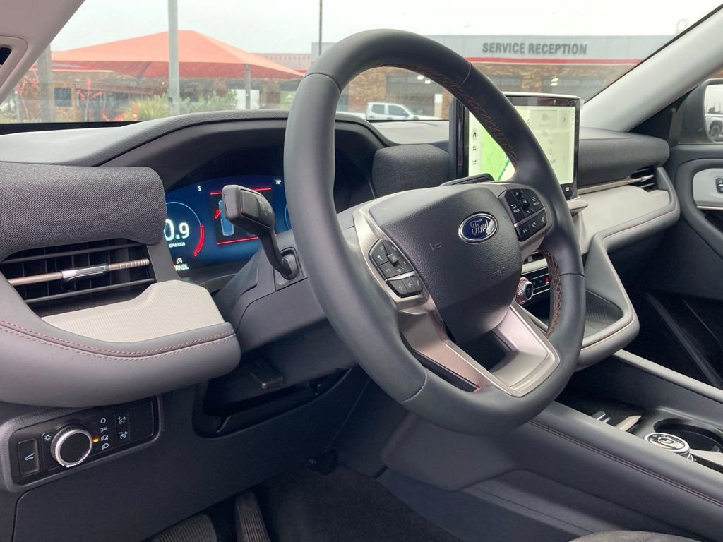Used 2025 Ford Explorer Active RWD image 8