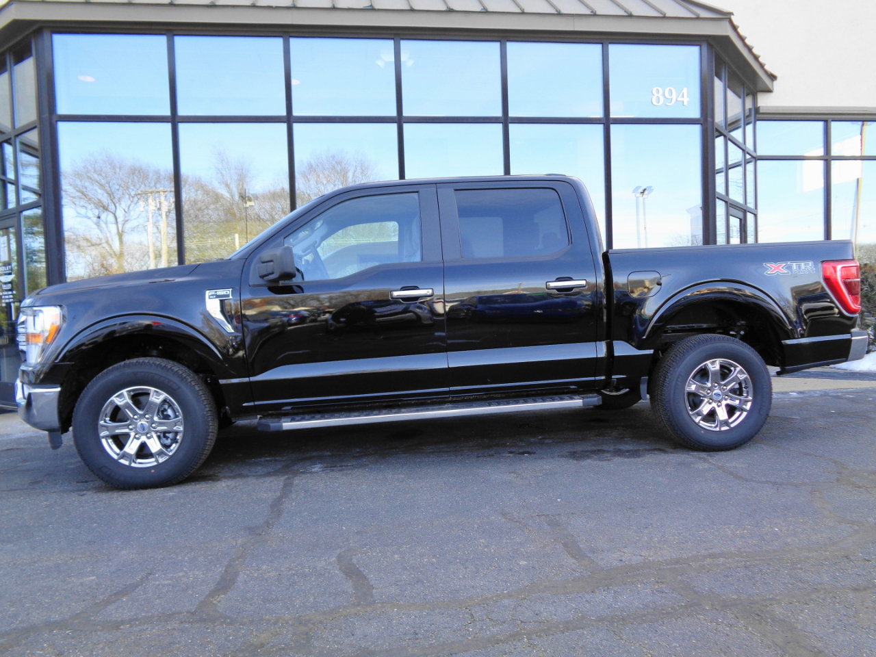 Used 2023 Ford F150 XLT w/ XTR Package image 8