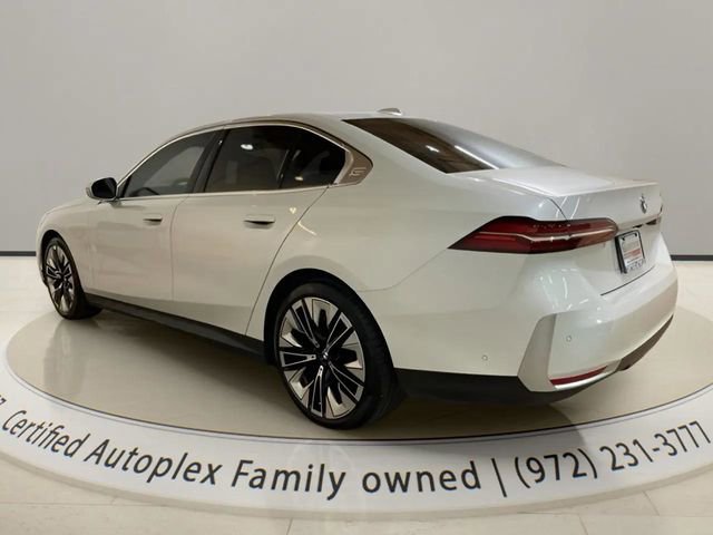 Used 2025 BMW 530i w/ Premium Package RWD image 3