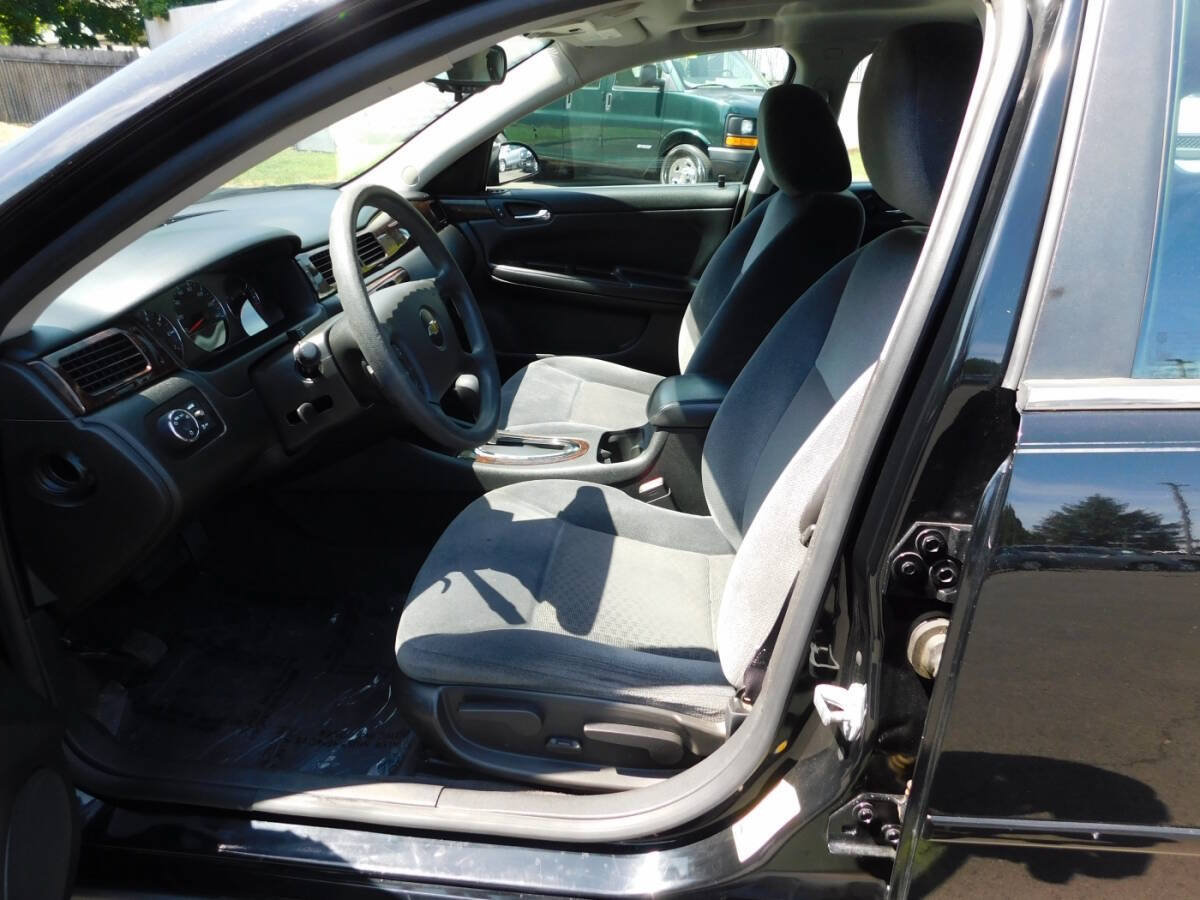 Used 2015 Chevrolet Impala LT w/ LT Sunroof Package FWD image 6