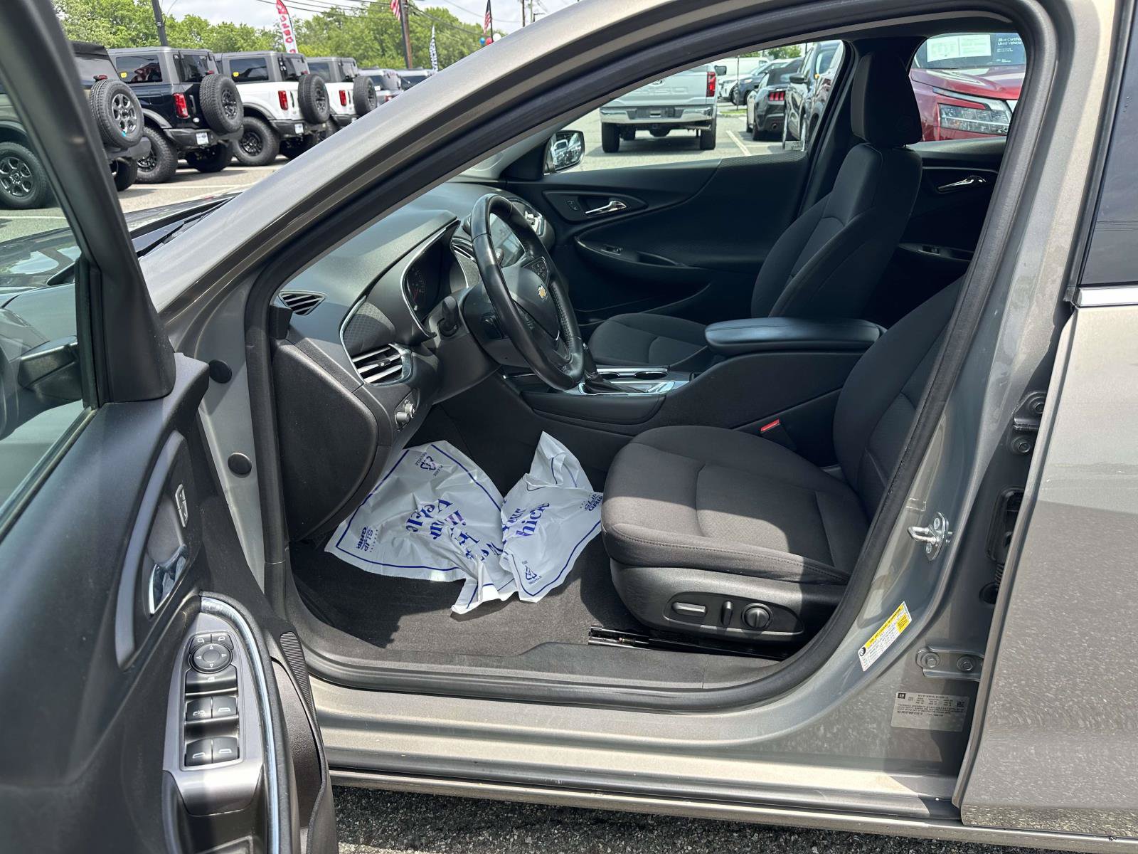 Used 2017 Chevrolet Malibu LT FWD image 17