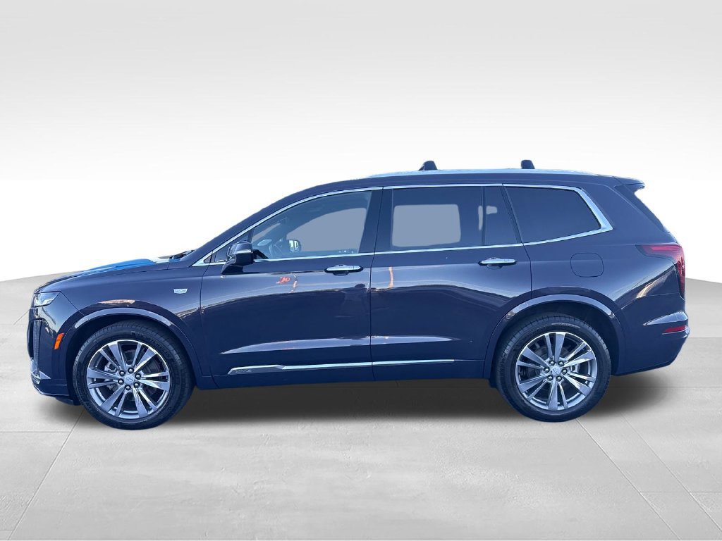 Used 2025 Cadillac XT6 Premium Luxury FWD image 3