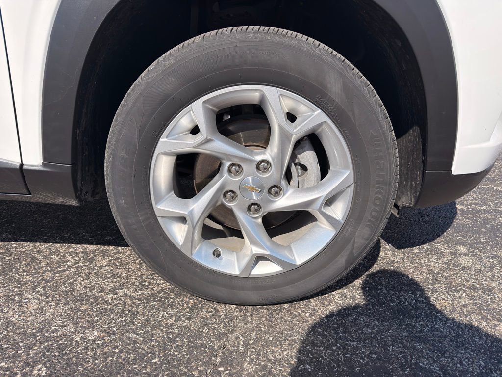 Used 2024 Chevrolet Trax LS w/ LS Convenience Package image 18