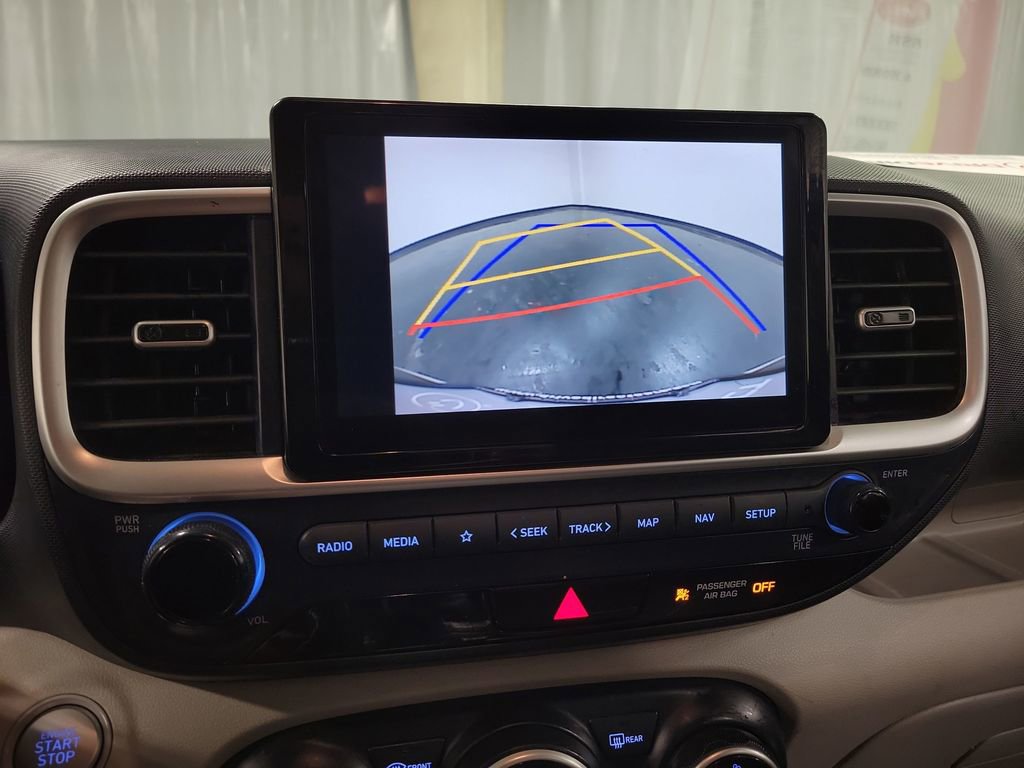 Used 2023 Hyundai Venue Limited image 16