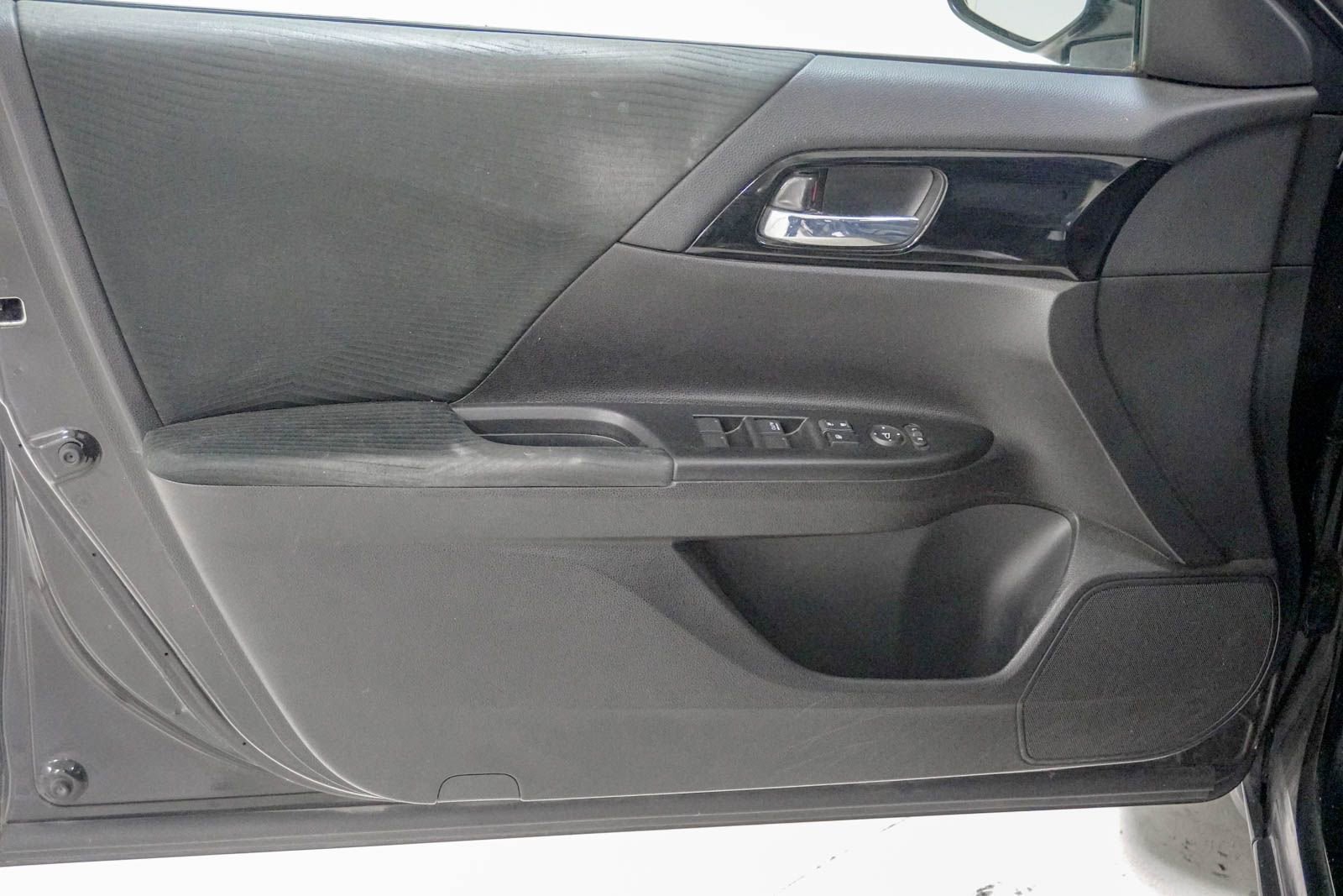 Used 2016 Honda Accord LX image 15