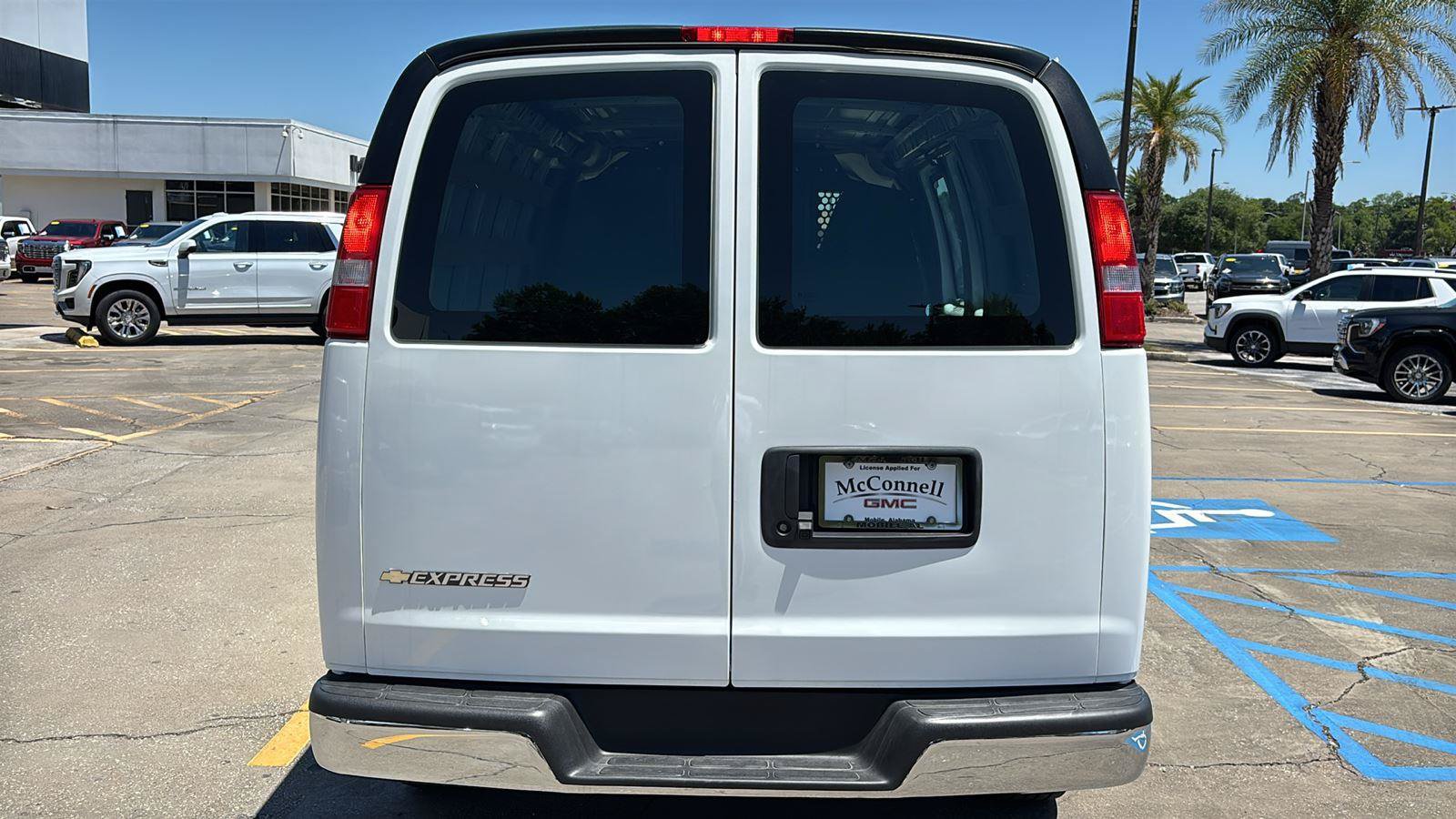 Used 2024 Chevrolet Express 2500 w/ Driver Convenience Package RWD image 6