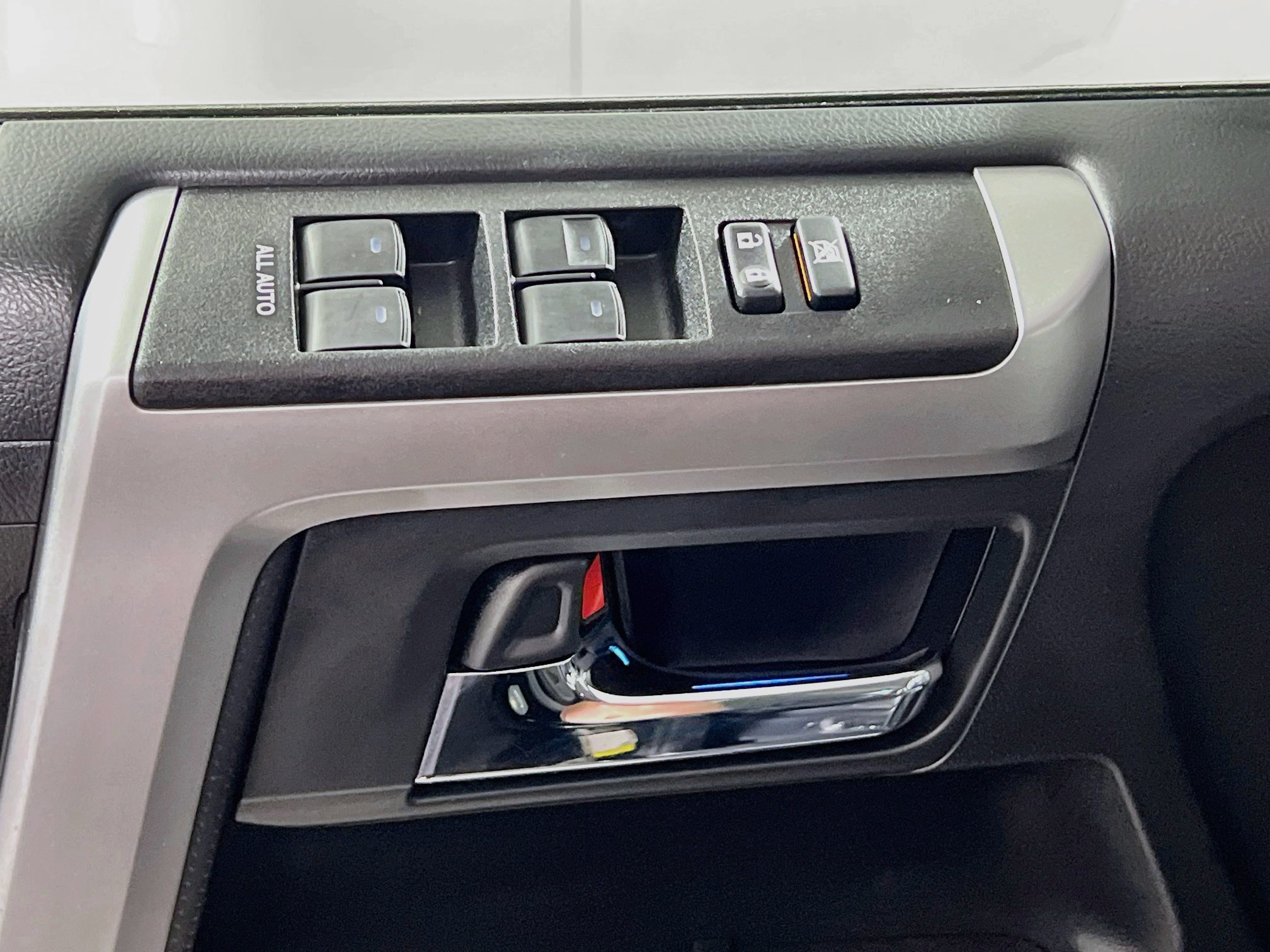 Used 2022 Toyota 4Runner Limited AWD/4WD image 17