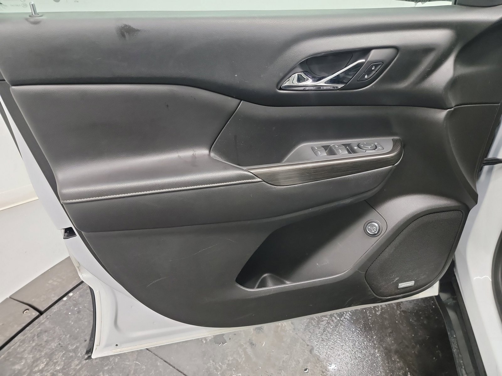 Used 2018 GMC Acadia SLT image 13