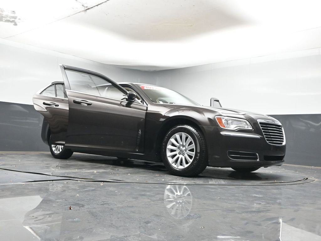 Used 2013 Chrysler 300 Base image 40