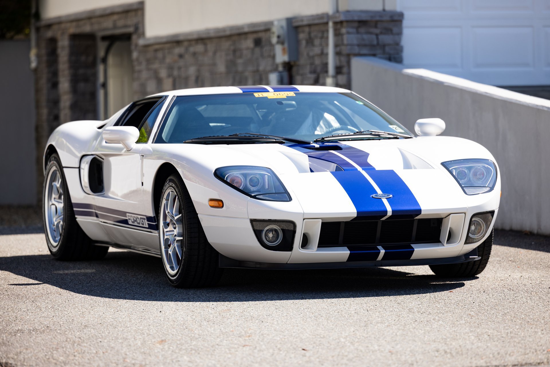 Used 2006 Ford GT RWD image 17