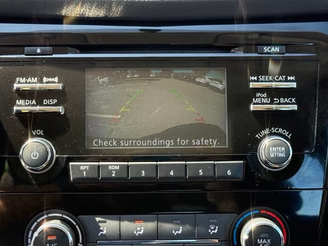 Used 2017 Nissan Rogue S AWD/4WD image 26