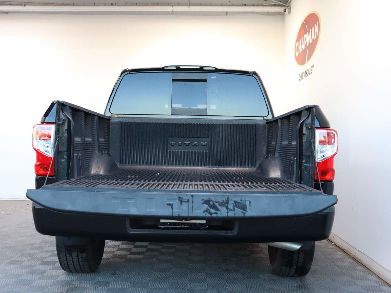 Used 2018 Nissan Titan S image 5