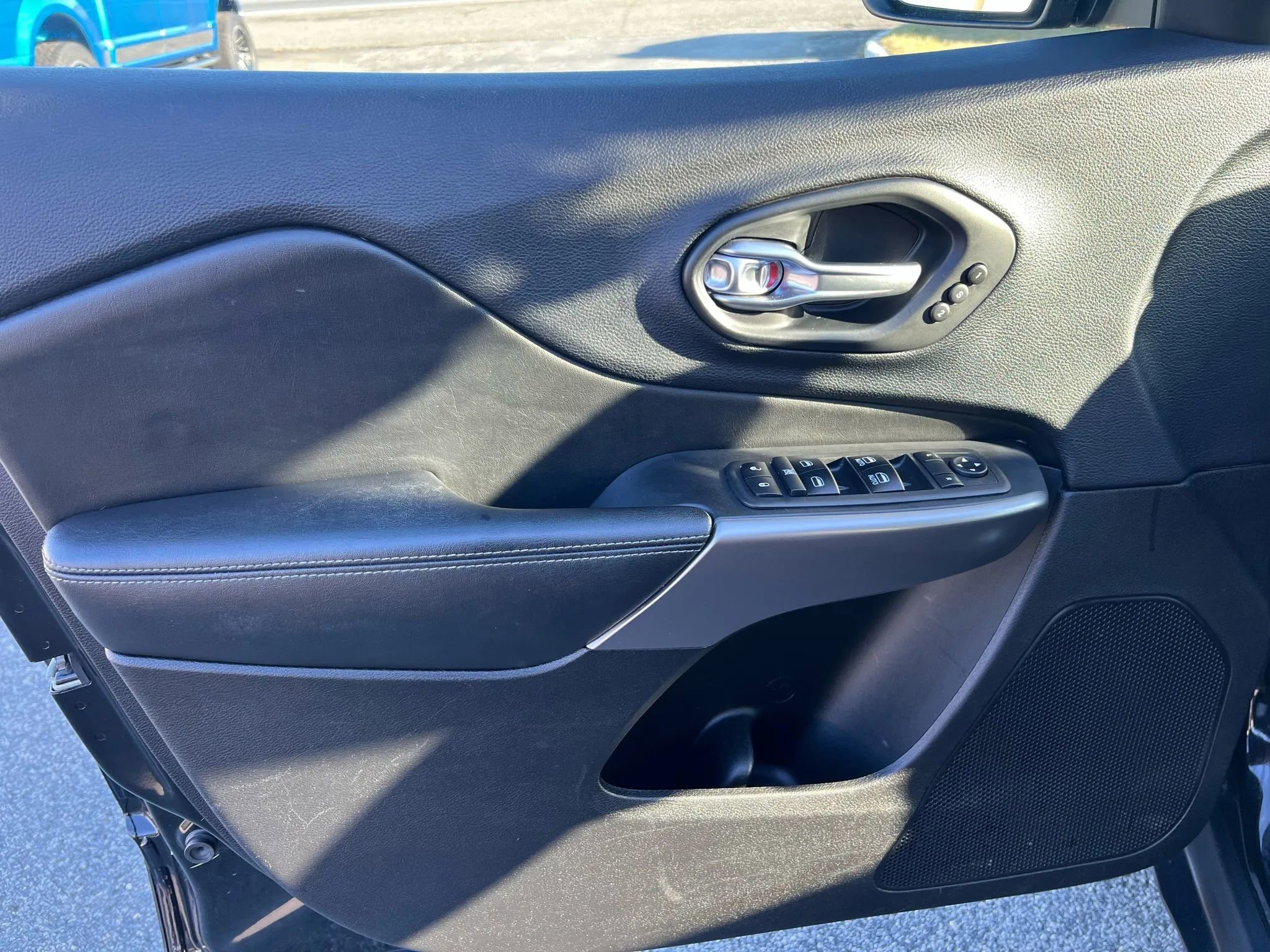 Used 2019 Jeep Cherokee Limited image 15