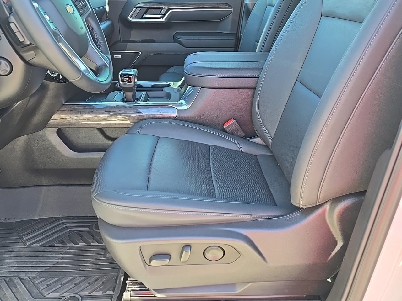 Certified 2025 Chevrolet Silverado 1500 LTZ w/ LTZ Premium Package image 16