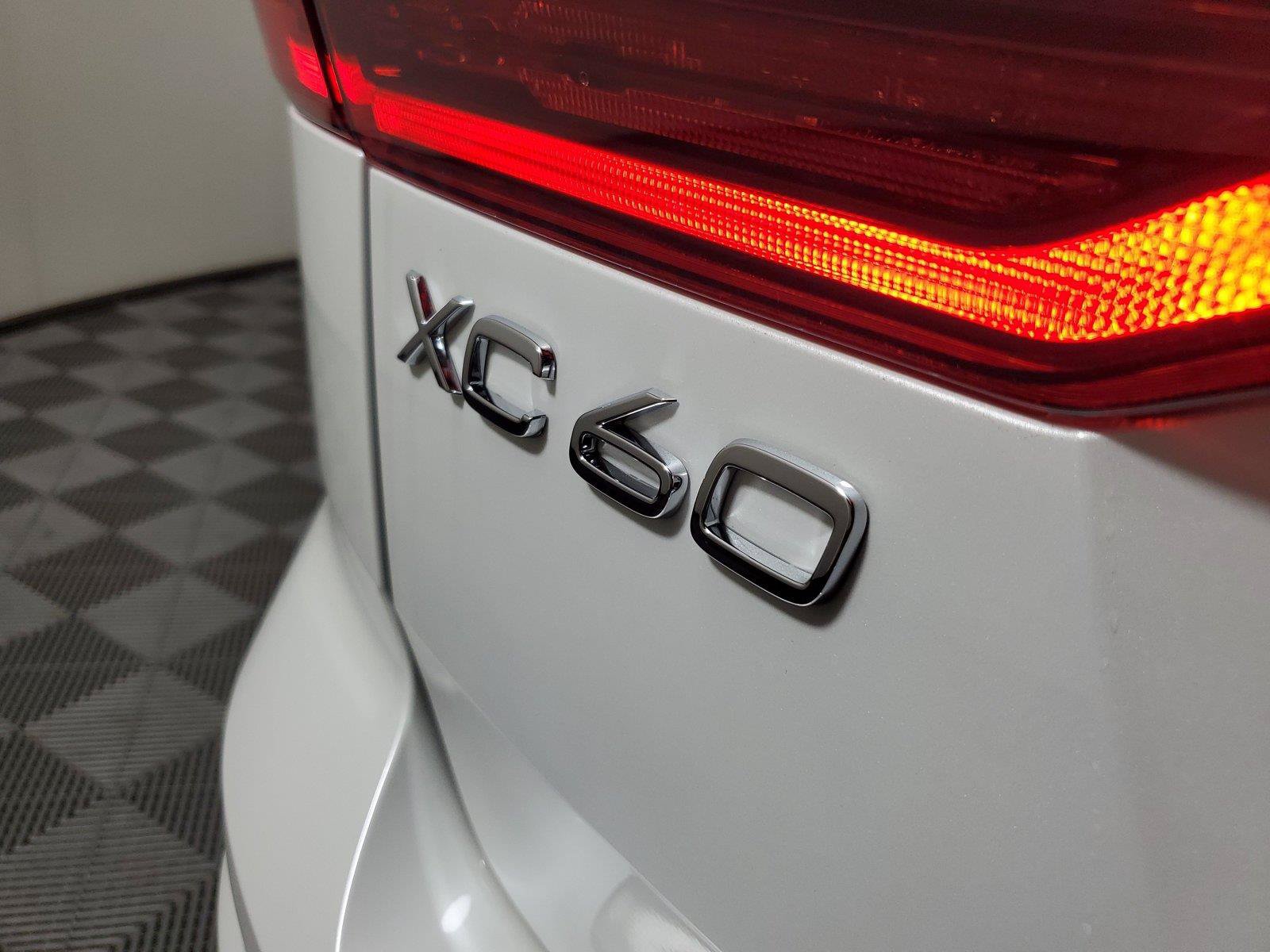 New 2027 Volvo XC60 B5 Plus AWD/4WD image 8
