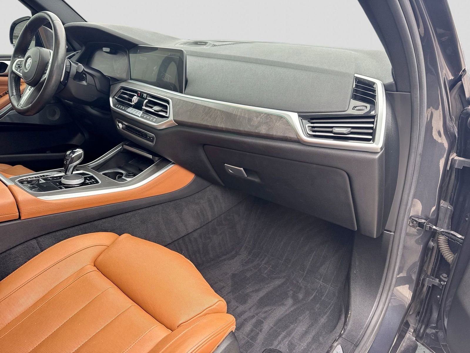 Used 2019 BMW X5 xDrive50i w/ M Sport Package image 8