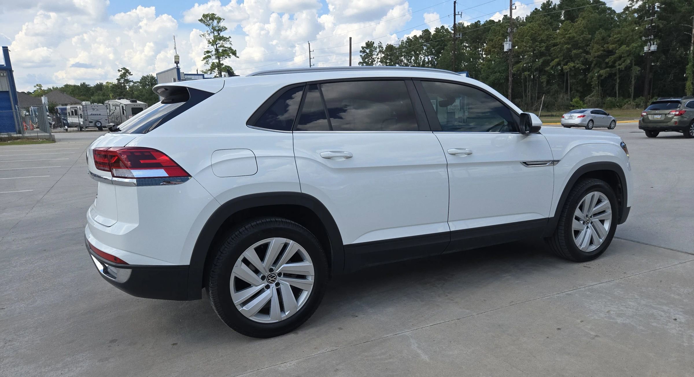 Used 2021 Volkswagen Atlas Cross Sport SE w/ Panoramic Sunroof Package image 18