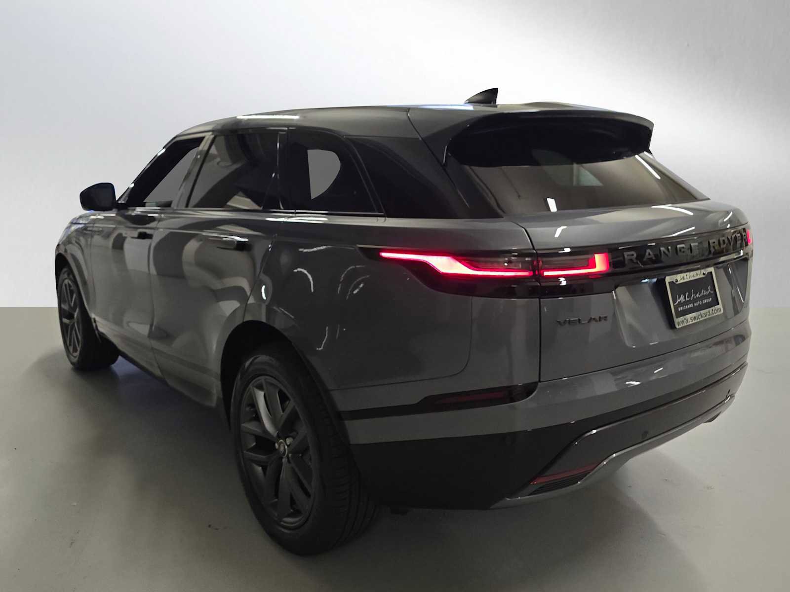 New 2026 Land Rover Range Rover Velar Dynamic SE image 5
