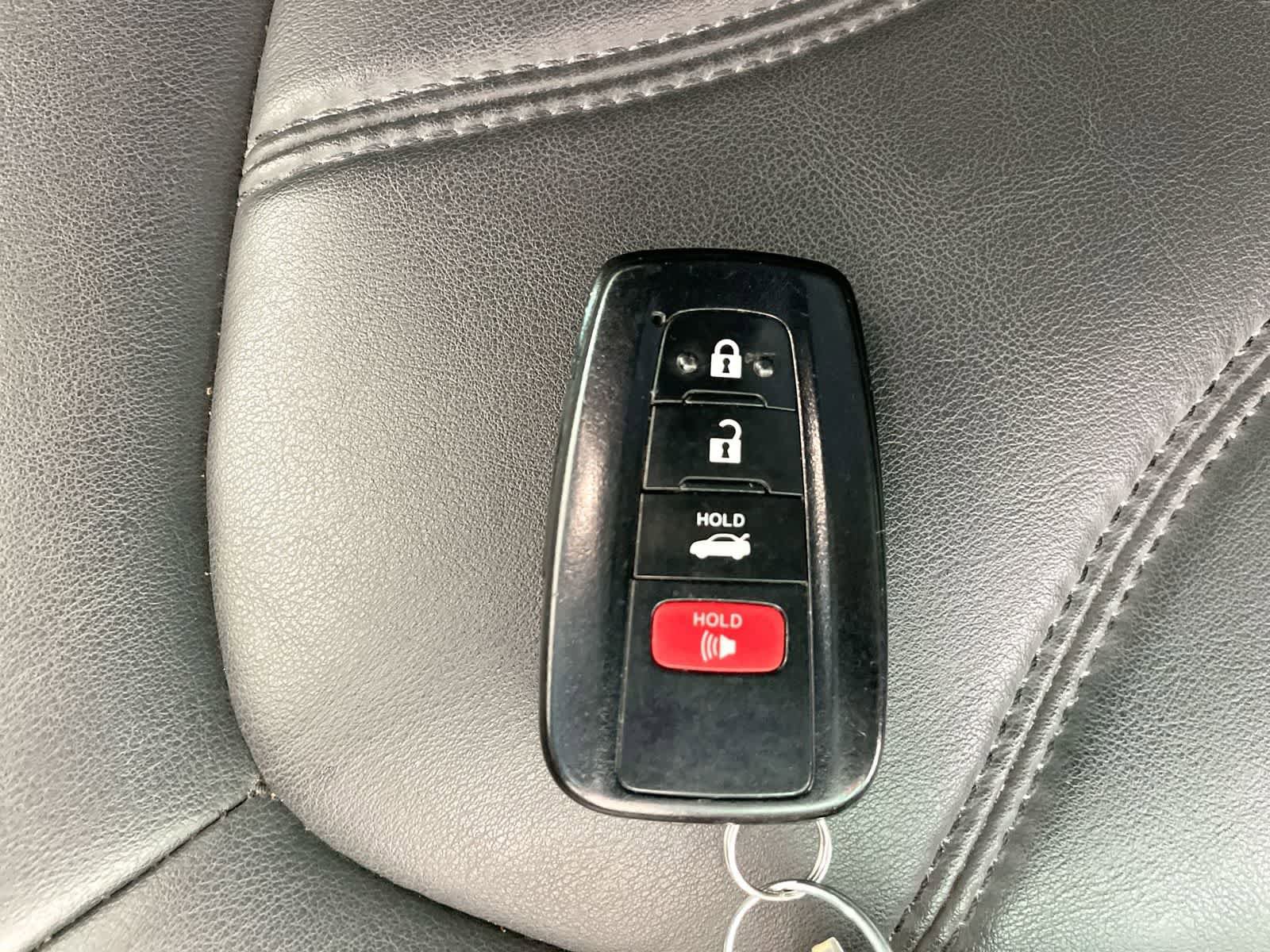 Used 2022 Toyota Avalon XLE FWD image 26