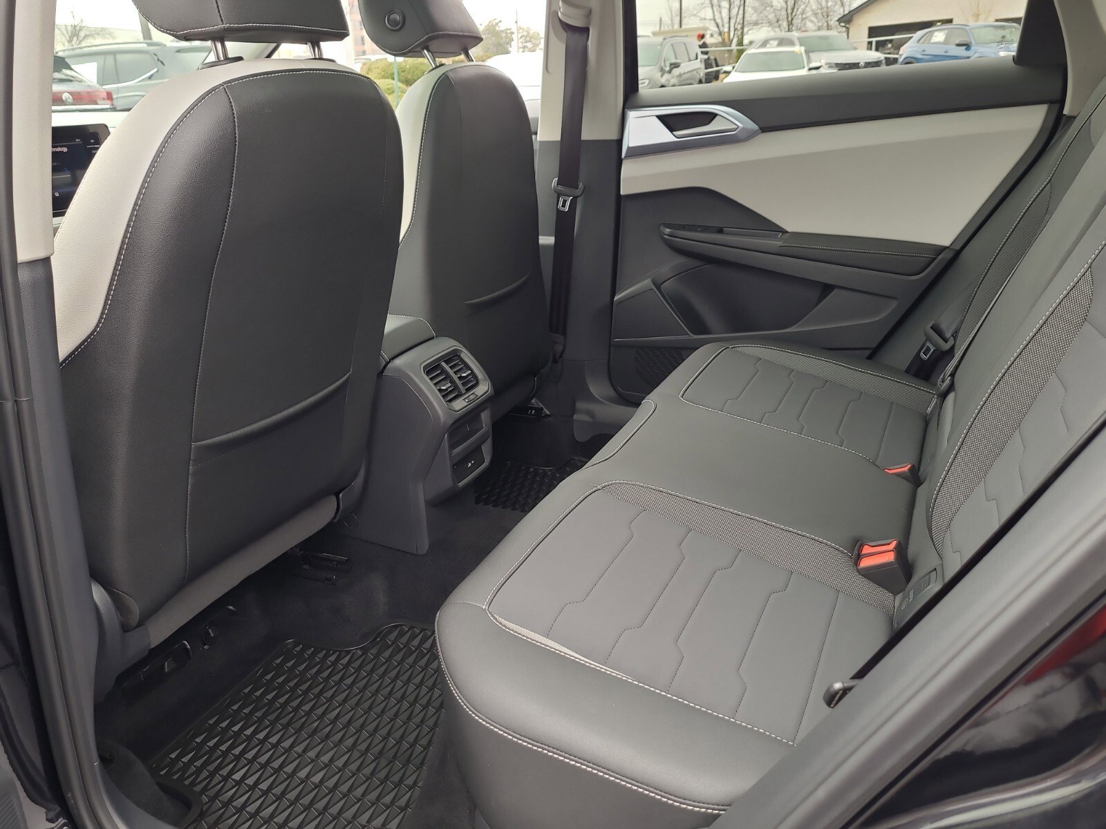 Certified 2025 Volkswagen Taos SE image 10