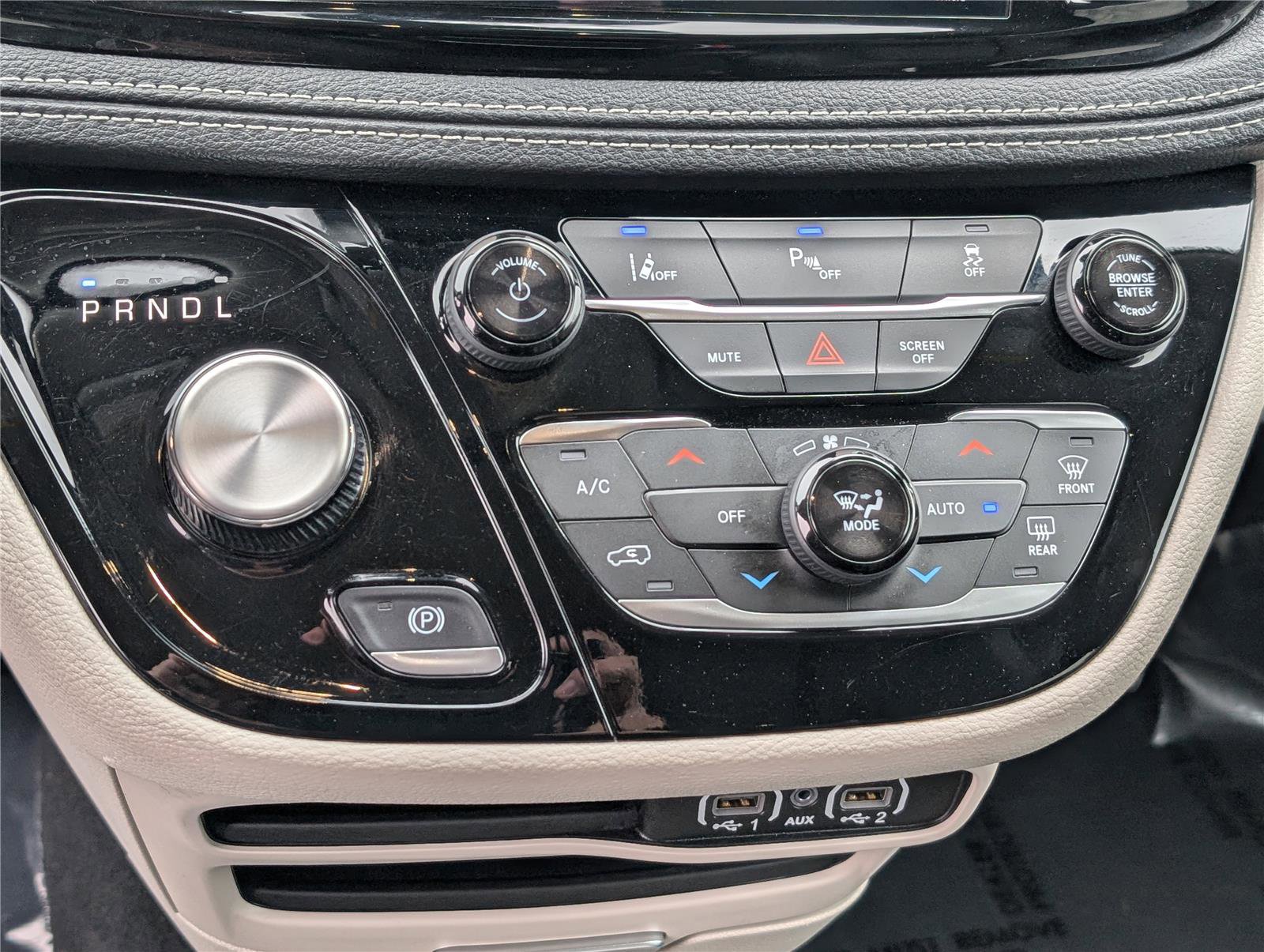 Used 2024 Chrysler Pacifica Select image 30