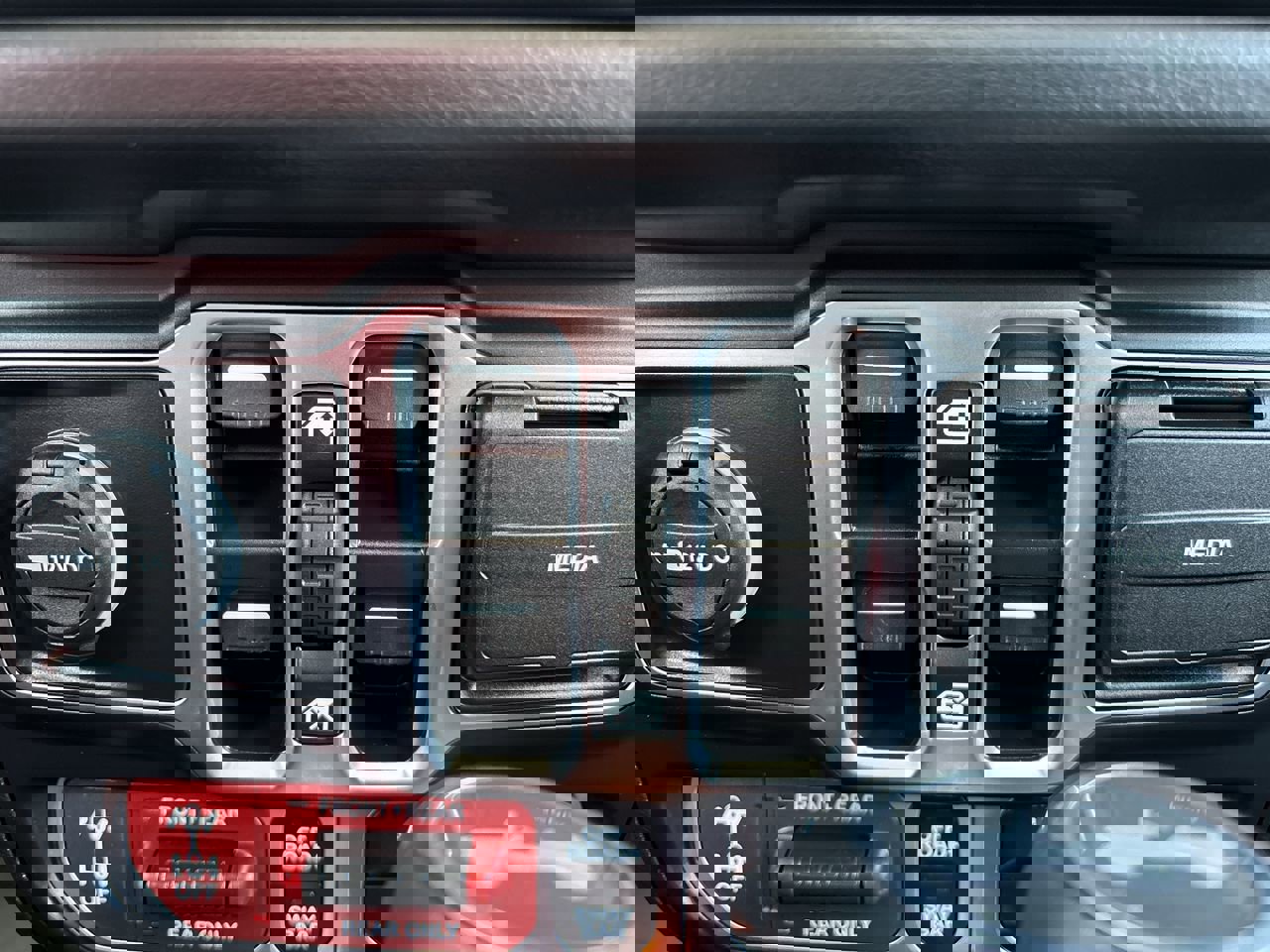 Used 2025 Jeep Wrangler Unlimited Rubicon image 16