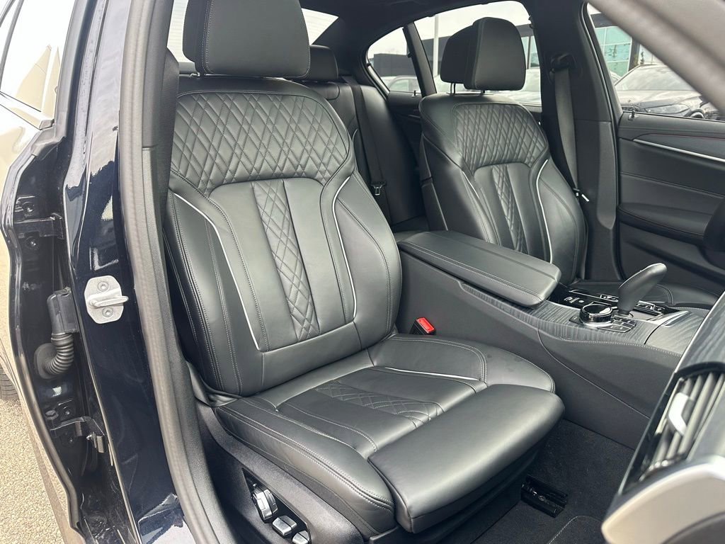 Used 2023 BMW M550i xDrive w/ Executive Package image 19