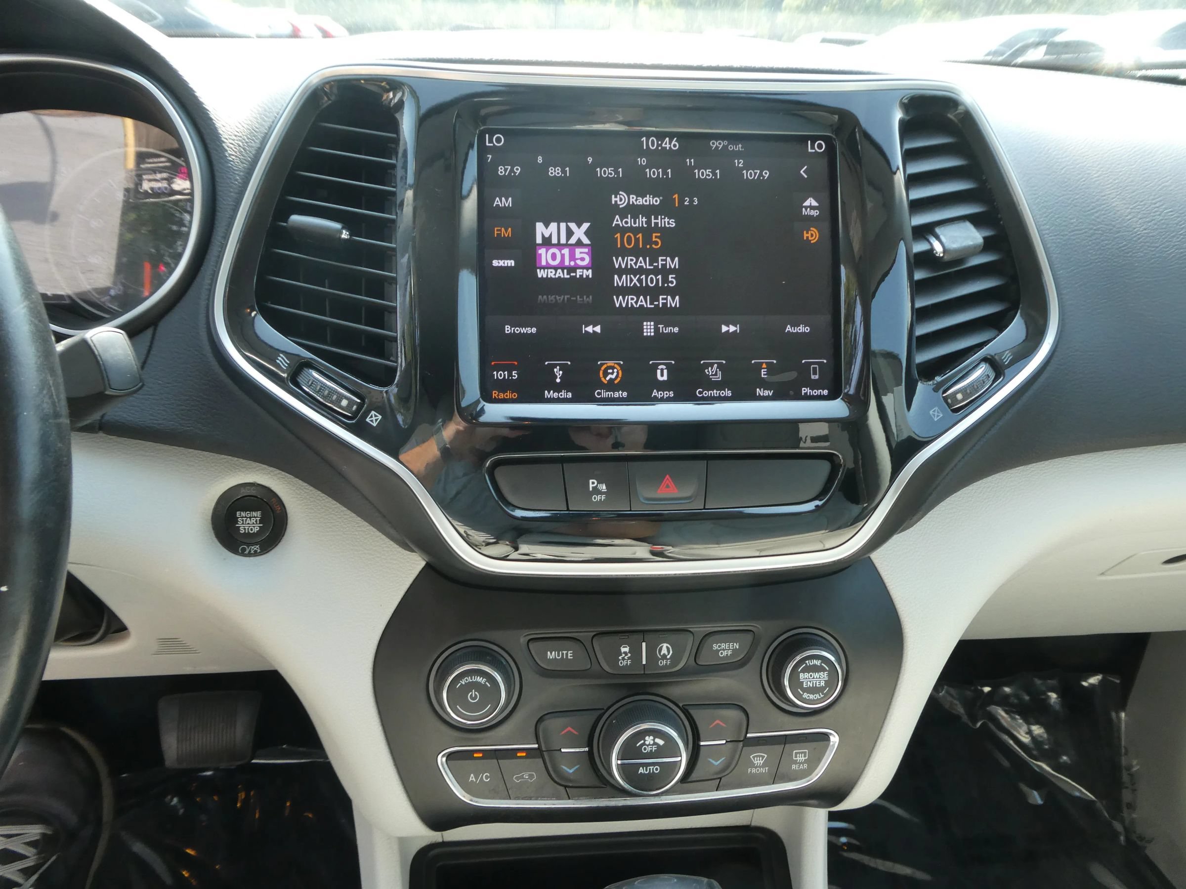 Used 2019 Jeep Cherokee Limited FWD image 20