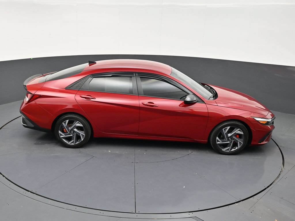 Used 2025 Hyundai Elantra Sport FWD image 17