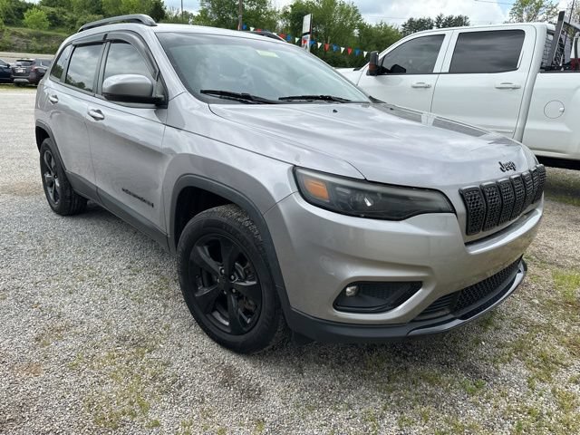 Used 2019 Jeep Cherokee Latitude Plus AWD/4WD image 2