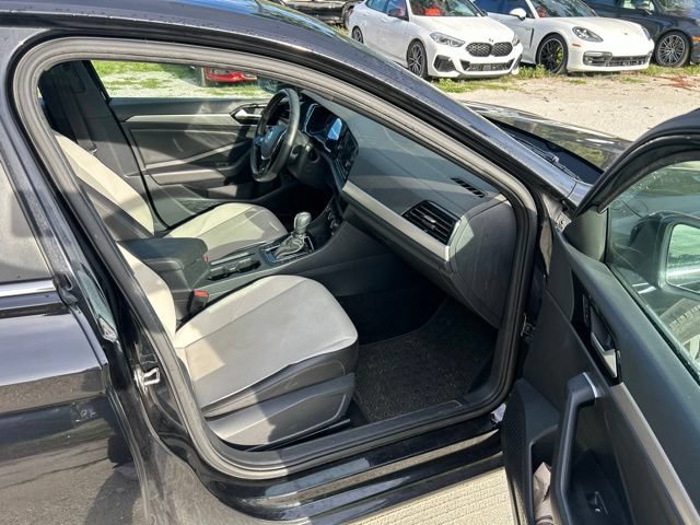 Used 2020 Volkswagen Jetta R-Line w/ R-Line Cold Weather Package FWD image 8