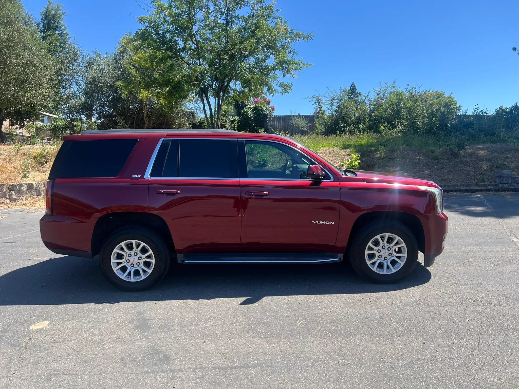 Used 2017 GMC Yukon SLT AWD/4WD image 4