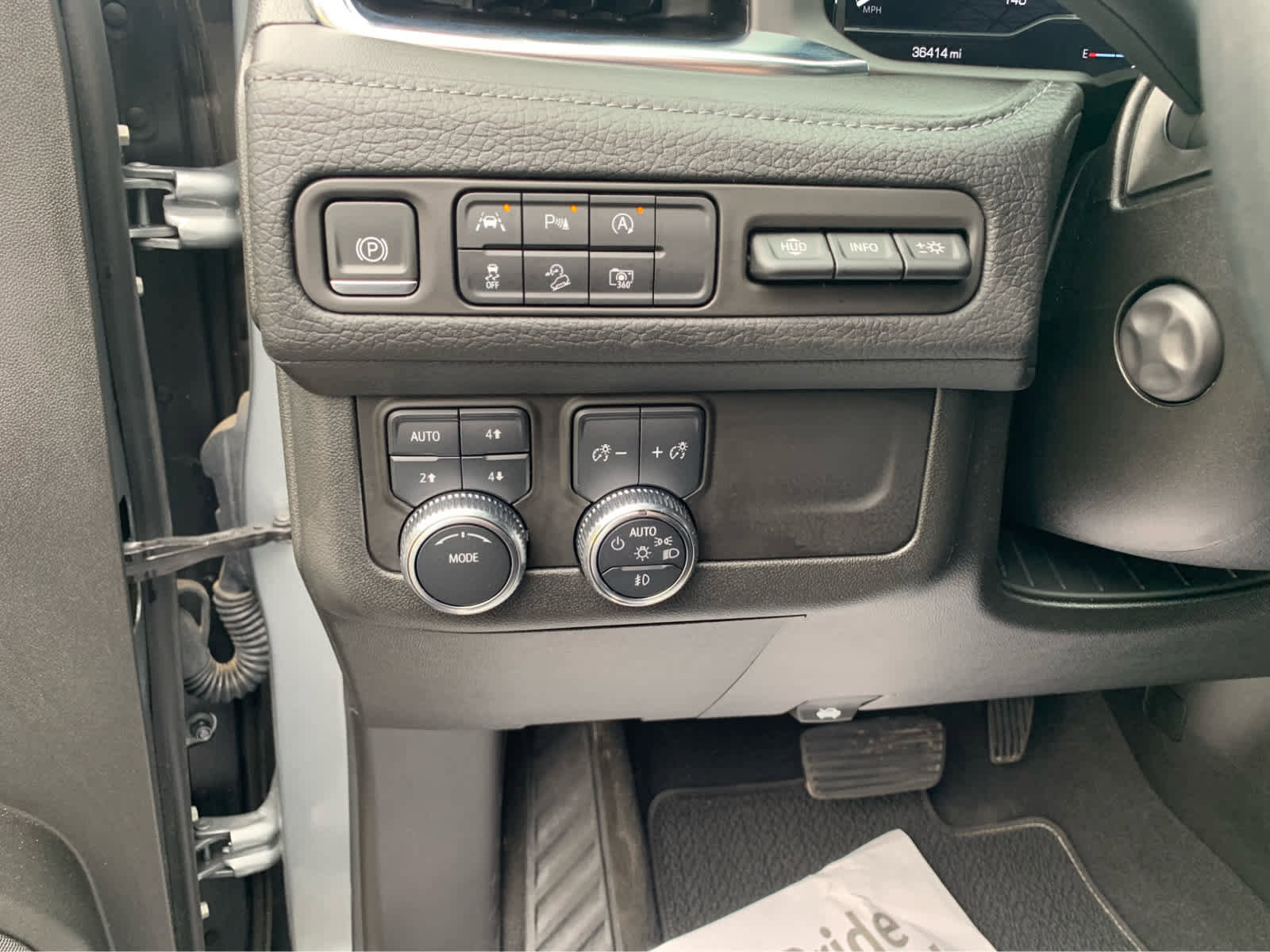 Used 2024 GMC Yukon XL Denali image 15