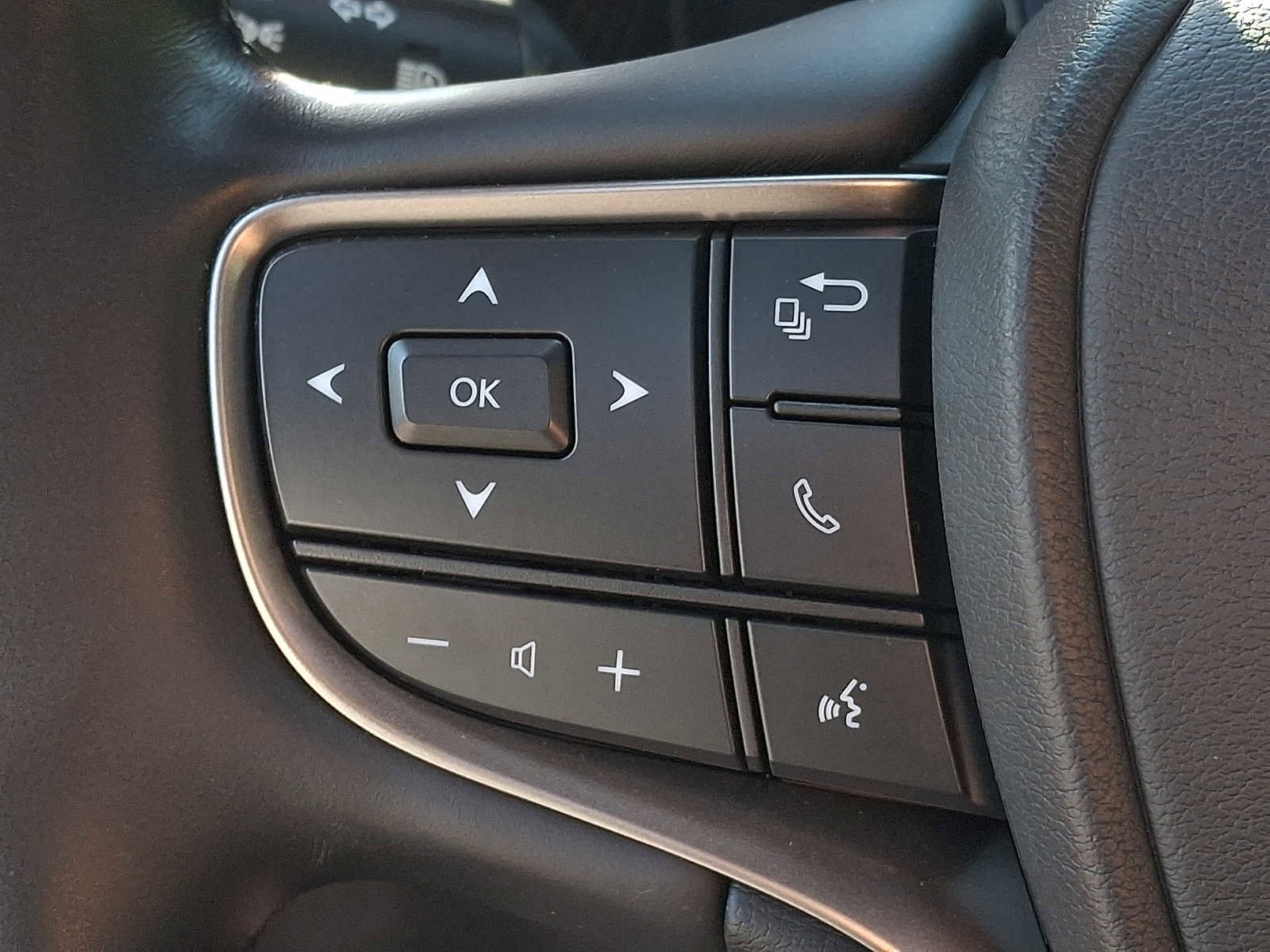 Used 2023 Lexus UX 250h AWD w/ Accessory Package (Z2) image 18