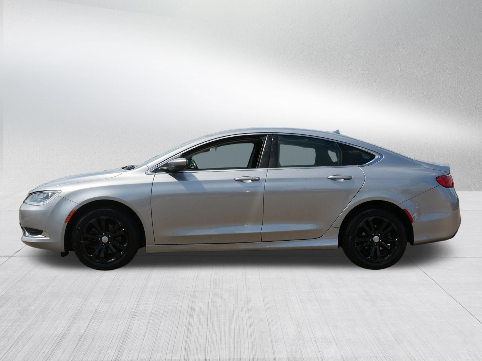 Used 2016 Chrysler 200 Limited w/ Convenience Group FWD image 4