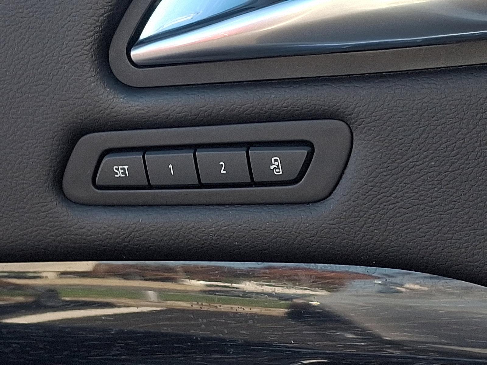 Certified 2021 Cadillac XT4 Premium Luxury w/ Cold Weather Package image 25