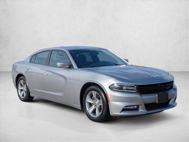 Used 2016 Dodge Charger SXT image 3