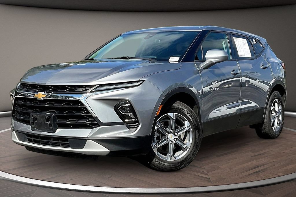 Used 2025 Chevrolet Blazer LT AWD/4WD image 3