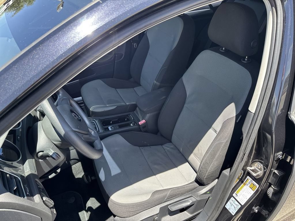 Used 2016 Volkswagen e-Golf SE FWD image 22