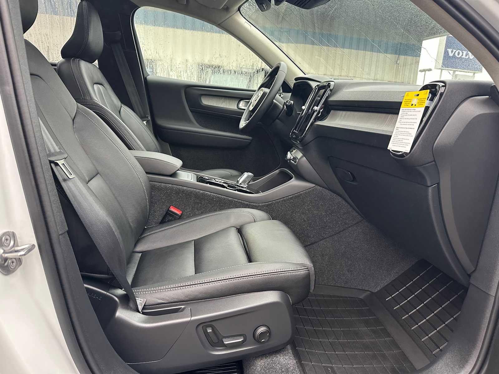 Used 2025 Volvo XC40 B5 Plus w/ Protection Package Premier image 10