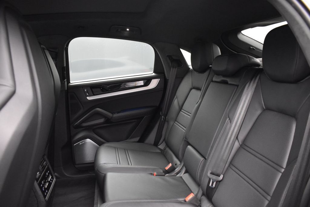 Used 2024 Porsche Cayenne Turbo w/ Premium Package Plus (PP1) AWD/4WD image 8